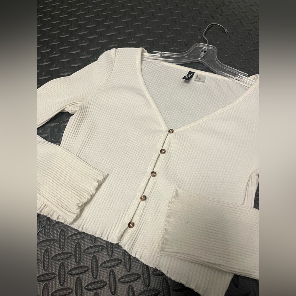 H&M Cream Ribbed Button-Down Top - Picture 3 of 3
